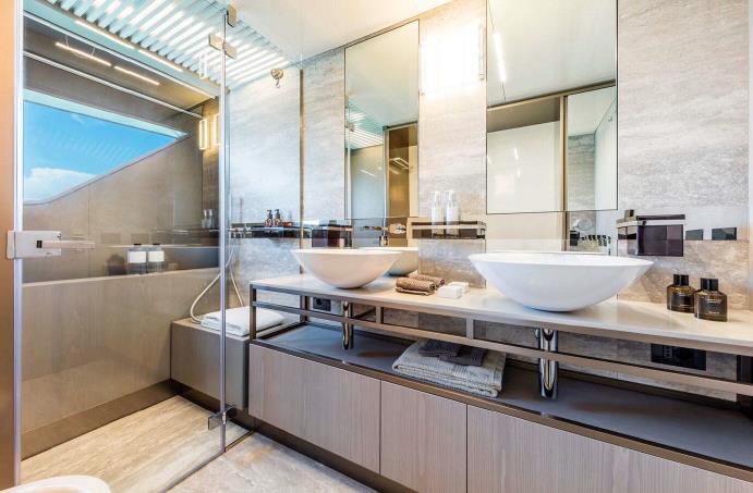 2017 FERRETTI YACHTS 850 